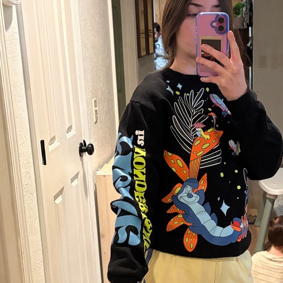 Disneys Alice In Wonderland pullover sweatshirt -sold out - Picture 3 of 10